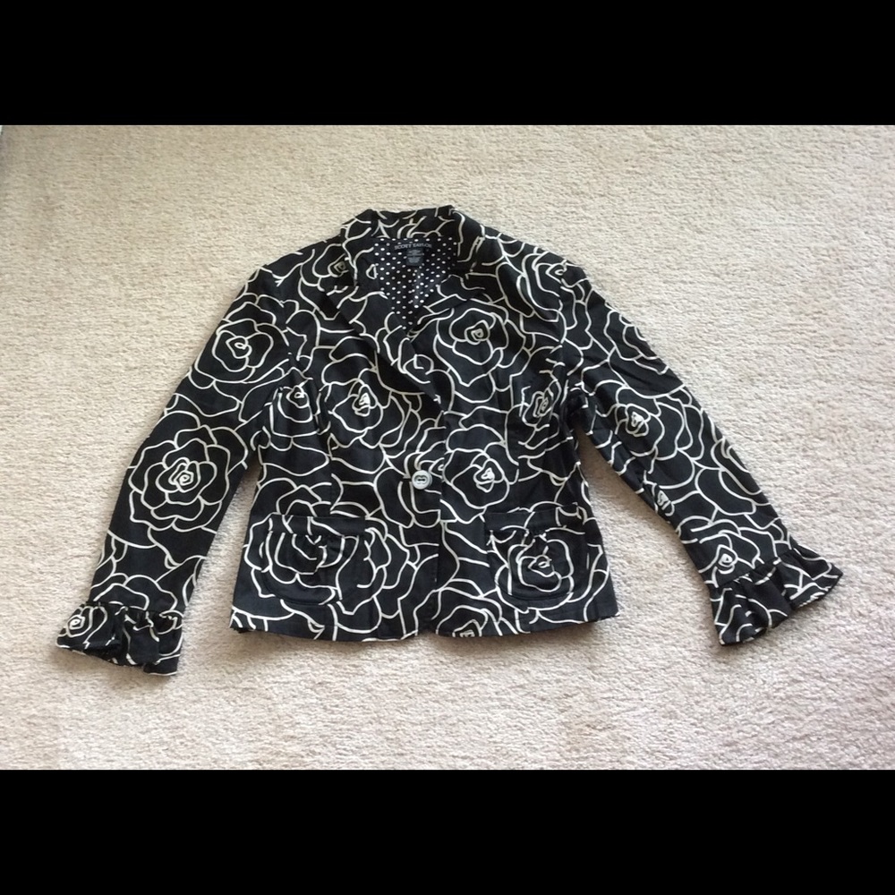 Woman’s Scott Taylor blazer.